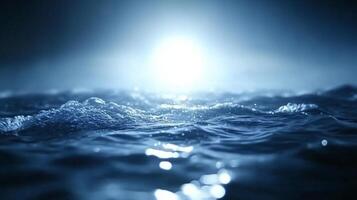 sereno ver de agua ondulación debajo suave luz, creando tranquilo atmósfera. amable olas reflejar reluciente reflejos, evocando sentido de calma y paz foto