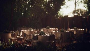 restaurante mesas Listo para huéspedes, pero No uno en visión aún video