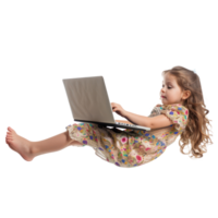 cheio corpo pequeno menina deitado dentro a ar flutuando enquanto usando computador portátil isolar em transparência fundo png