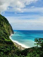 A view of the ocean and a cliff side photo