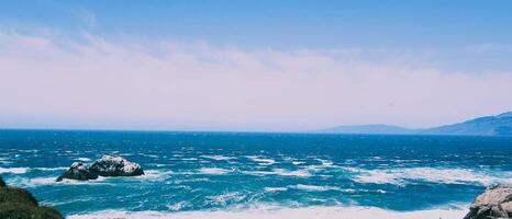 A view of the ocean from a cliff overlooking the ocean photo