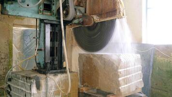 automatic machine with water supply is cutting cobble on the manufacturing. Stone processing video