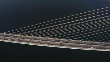 vue de le drone de le chaussée de le haubané pont video