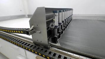Operational component of apparatus utilized for process of tensioning metallic mesh employed in the fabrication of structural framework video