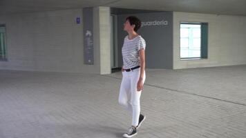 The Modern Fashion Walk showcases styles within the framework of Minimalist Architecture video