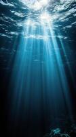 hermosa submarino paisaje exhibiendo Dom rayos penetrante claro Oceano agua a mediodía foto