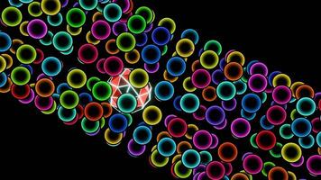 un' rotante cilindro fatto di multicolore puntini con un' telaio palla galleggiante dentro video