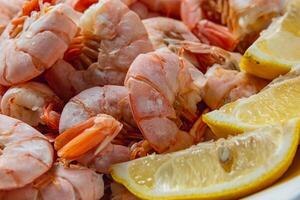 Boiled king prawns in a deep bowl with lemon photo