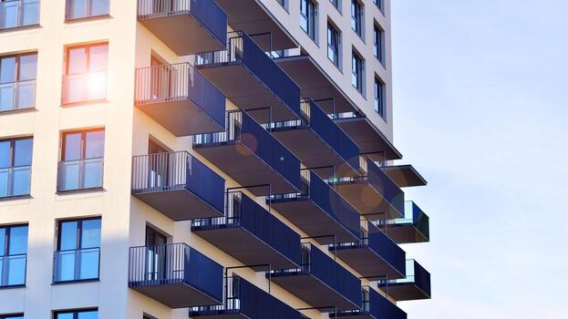 moderno Alto Departamento edificio en blanco, estar alto en contra un azul cielo, ejemplificando innovador urbano arquitectura con pulcro, angular diseños foto