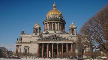 Beautiful view of ancient cathedral with domes and columns. Action. Facade of main temple of historical city in autumn. Beautiful architecture of St. Isaac's Cathedral in St. Petersburg video