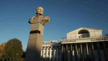 Lenin Monument. Clip. A statue of Lenin's head on the street near the university and parks. video