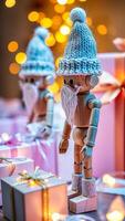 de madera figura vistiendo un de punto sombrero soportes siguiente un regalo foto