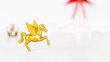 dorado con alas caballo figurilla foto