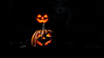 brillante Jack-o-lantern crea un escalofriante Víspera de Todos los Santos escena foto