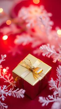 dorado regalo caja en medio de festivo decoración foto