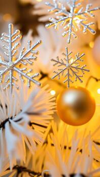 delicado plata copos de nieve luz tenue debajo calentar luces foto