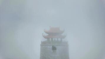 Sun world Fansipan Legend, a misty morning view of Fansipan Peak Popular tourist destinations with cool weather Located in Sapa City, Lao Cai, northern Vietnam. video