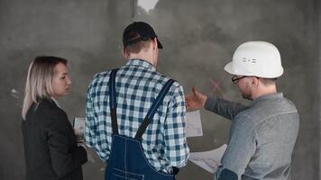A man and a woman in hard hats share a room at an engineering event video