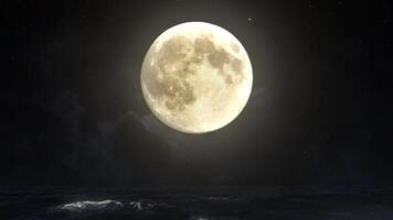 cheio lua dentro a noite céu sobre a mar com névoa e partícula fundo video