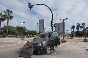 VALENCIA, SPAIN OCTOBER 31, 2024. A wrecked car stands as a stark reminder of the devastating impact of recent floods in Valencia, Spain photo