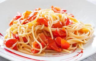 Spaghetti with cherry tomatoes photo