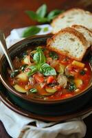 cuenco de Minestrone sopa servido con Fresco un pan en un acogedor mesa. foto