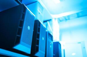 A row of computer servers in a room photo