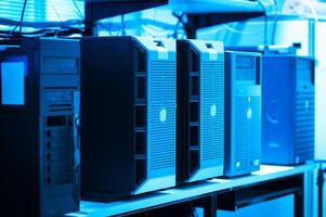 A row of computers in a room photo