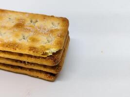 A detailed side view of stacked chocolate-filled crackers, emphasizing texture and indulgence. The fine salt crystals on the biscuit add an extra layer of flavor to this sweet treat. photo