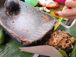 photo of the process of making gado gado seasoning