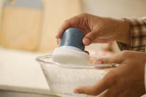 An Extremely Effective Cleaning Tool Specifically Designed for Kitchen Utensils and Bowls photo