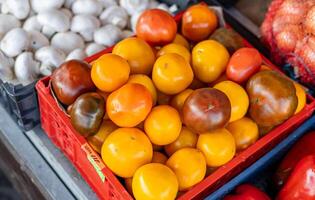 Ripe tomato. Choose ripe tomato in market. Tomatoes lying on a pile on top of each other, tomato texture. Selective focus. photo