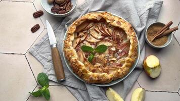 Freshly baked apple pie resting on the table video