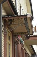 a brown building photo