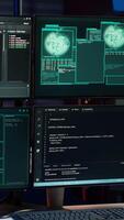 vertical linhas do código corrida em computador monitores dentro esvaziar quarto usava de cibercriminoso roubando sensível Informação. perigoso scripts em pc usava para ameaçador rede sistemas, panning tiro video