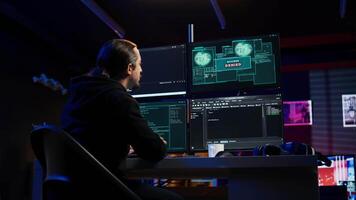hacker obtendo Acesso negado erro enquanto fazendo computador sabotar usando ransomware. cibercriminoso falhando para penetrar firewalls enquanto tentando para roubar vítima dados, Câmera b video