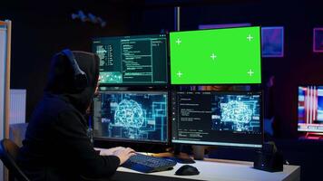 cibercriminoso usando ai máquina Aprendendo e isolado tela pc para desenvolve sistema façanhas. hacker usando artificial inteligência tecnologia e brincar monitor para Construir roteiro trapaça firewalls, Câmera b video