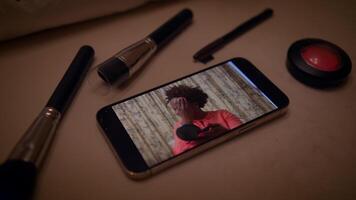 Develop a stylish phone beauty guide covering makeup, fashion, techniques, tips, and product usage video
