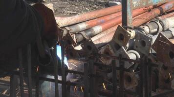 Electric welding is performed when welding metal video