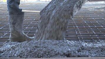Pouring a building surface with cement video