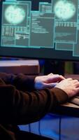 vertical hacker se escondendo dentro subterrâneo bunker animado depois de em desenvolvimento zero dia explorar indetectável de antivírus. malicioso homem com sucesso truques firewalls, a comemorar realização, Câmera b fechar acima video