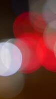 uma lindo abstrato Projeto apresentando bokeh luzes com colorida, radiante círculos video