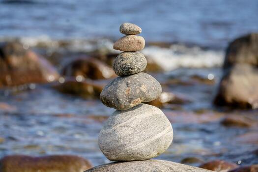 pirámide de piedras inestable equilibrar de Roca objetos. idílico estado de naturaleza. foto