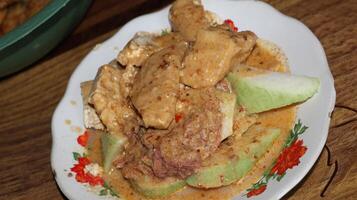 Lenthog Tanjung, a dish made from pieces of lontong, jackfruit, tempeh and tofu photo
