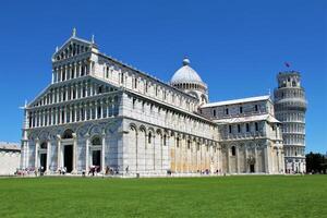 The leaning tower of pisa photo