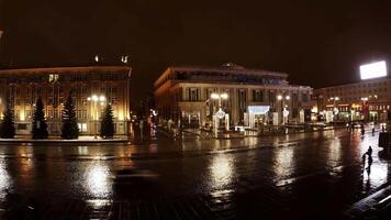 A stunning nighttime view of the busy city square filled with colorful reflections and lights. Stock Clip video