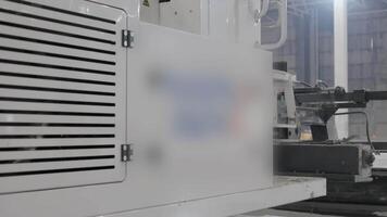 Using Industrial Machinery in Warehouses is vital for optimizing operations and efficiency. Clip video