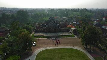 An aerial view of a large park with a statue video