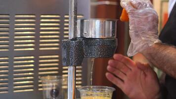 Watch the Freshly Squeezed Orange Juice Machine Working Enthusiastically in Action video