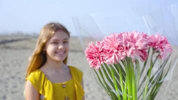 A bouquet of flowers in front of a girl who smiles in a fake way video